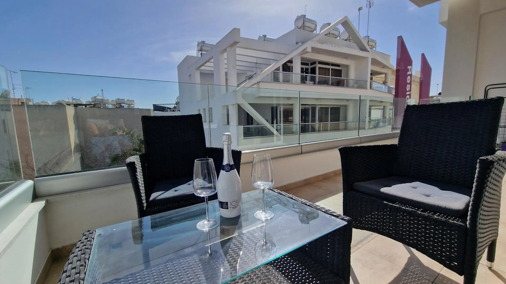 Tropical Paradise 200M From Finikoudes Beach Larnaca Apartment
