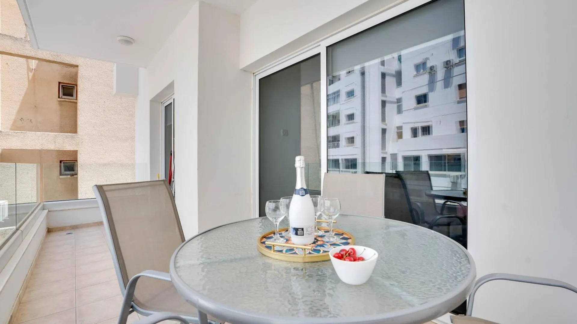 Apartment Tropical Paradise 200M From Finikoudes Beach Larnaca Cyprus
