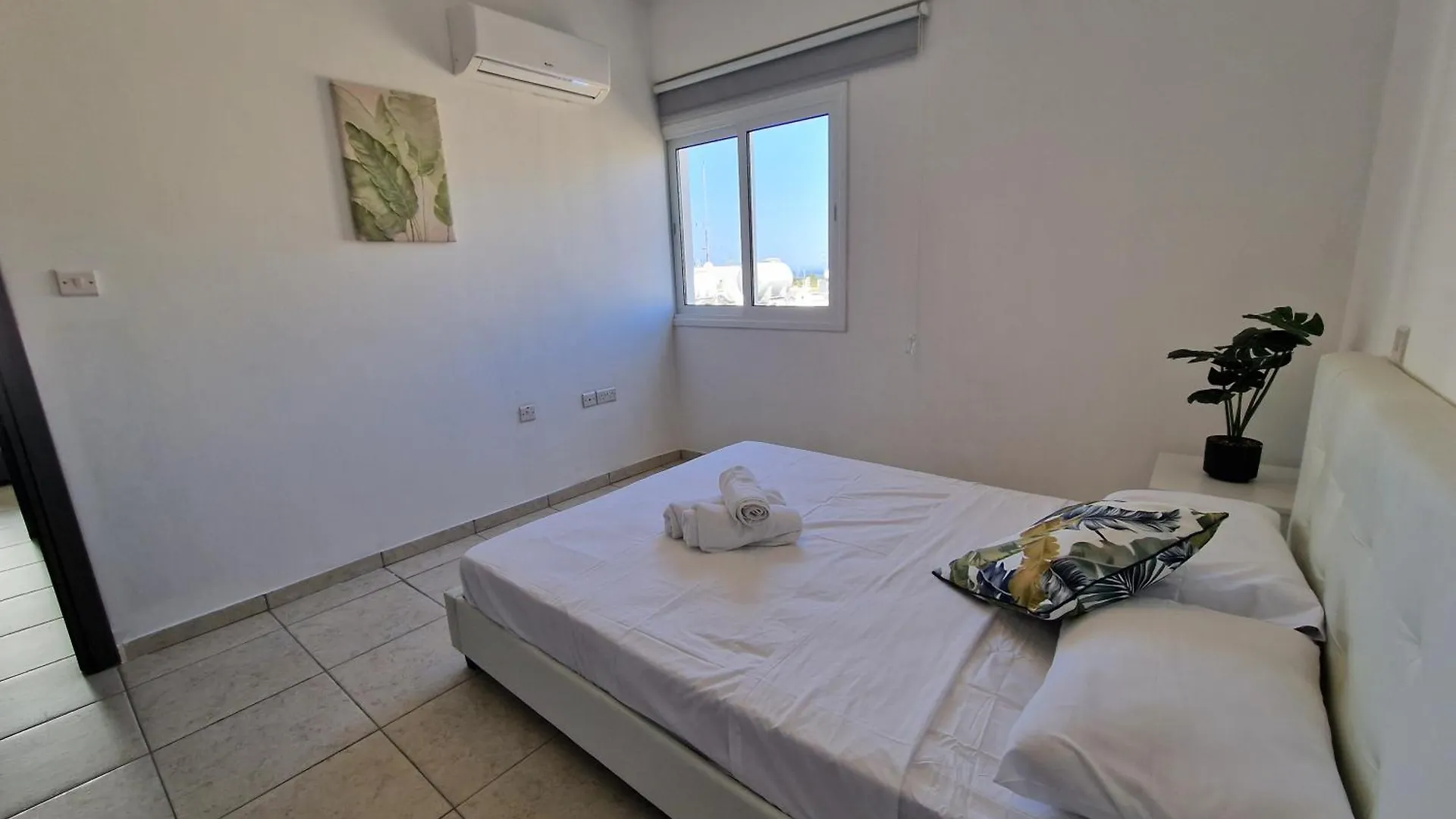 Tropical Paradise 200M From Finikoudes Beach Larnaca Apartment